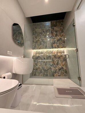 Dusche, Handtücher, Seife, Toilettenpapier