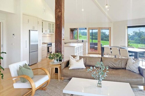 Cedar & Mist — Sauna, Hot Tub & Mt Buller Views