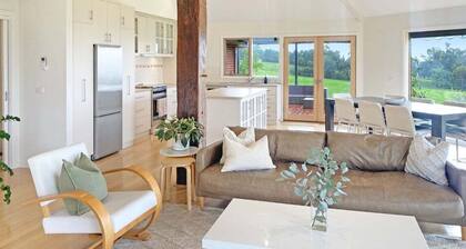 Cedar & Mist — Sauna, Hot Tub & Mt Buller Views