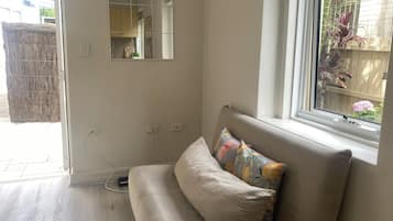 Apartment, 1 Bedroom, Accessible, Patio | Living room