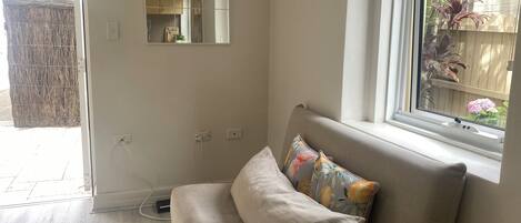 Apartment, 1 Bedroom, Accessible, Patio | Living room