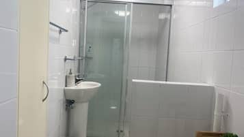Apartemen, 1 kamar tidur, akses difabel, patio | Kamar mandi