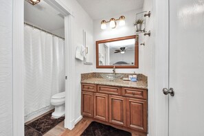 Bathroom - Cozy 3-bedroom house 40 Minutes From FIFA World Cup (Katy)
