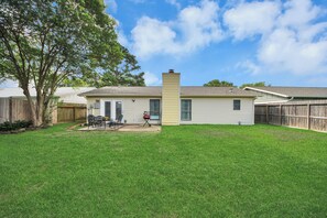 Exterior - Cozy 3-bedroom house 40 Minutes From FIFA World Cup (Katy)