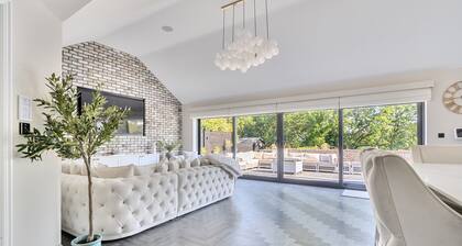Rochester Retreat, Spacious 5 Bedroom House