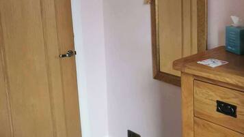 Ferros/tábuas de passar roupa, Wi-Fi, roupa de cama