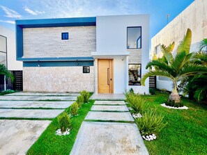 Exterior - Paraiso Caribeño: Villa with Pool and BBQ (Punta Cana)