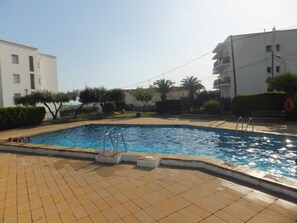 Pool - LUXEMBURG. Zona quiet on the Costa Brava (Roses)