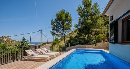 Completely renovated house with pool and sea views in Aiguablava