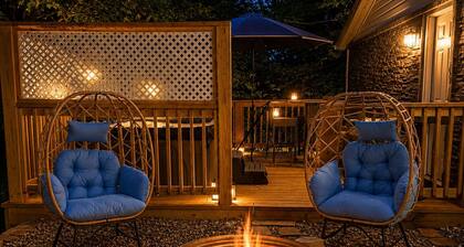 Hot Tub, Sauna, Fire Pit, Spacious, Great Location, Relaxing, BBQ, Fire Pit