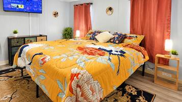 3 bedrooms, desk, iron/ironing board, free WiFi