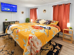 3 bedrooms, desk, iron/ironing board, free WiFi - New! Hot Tub, Fire Pit, Spacious, Great Location, Relaxing, BBQ, Fire Pit (Fayetteville)