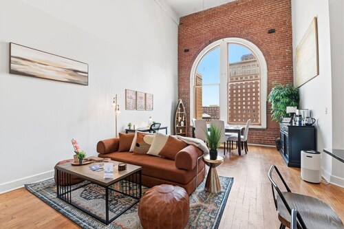 Modern 2BR/2BA Loft | Resort Amenities + Downtown St. Louis