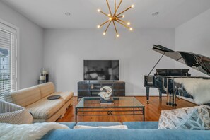 Living area - THE PARKER, A Modern Retreat Near Everything: 3 BR, 3.5 bathroom house Sleeps 8 (Houston)