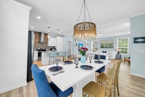 Dining - 🦩Book Me Baby! Juan Sweet Beach House in Santa Rosa Beach🦩 (Santa Rosa Beach)