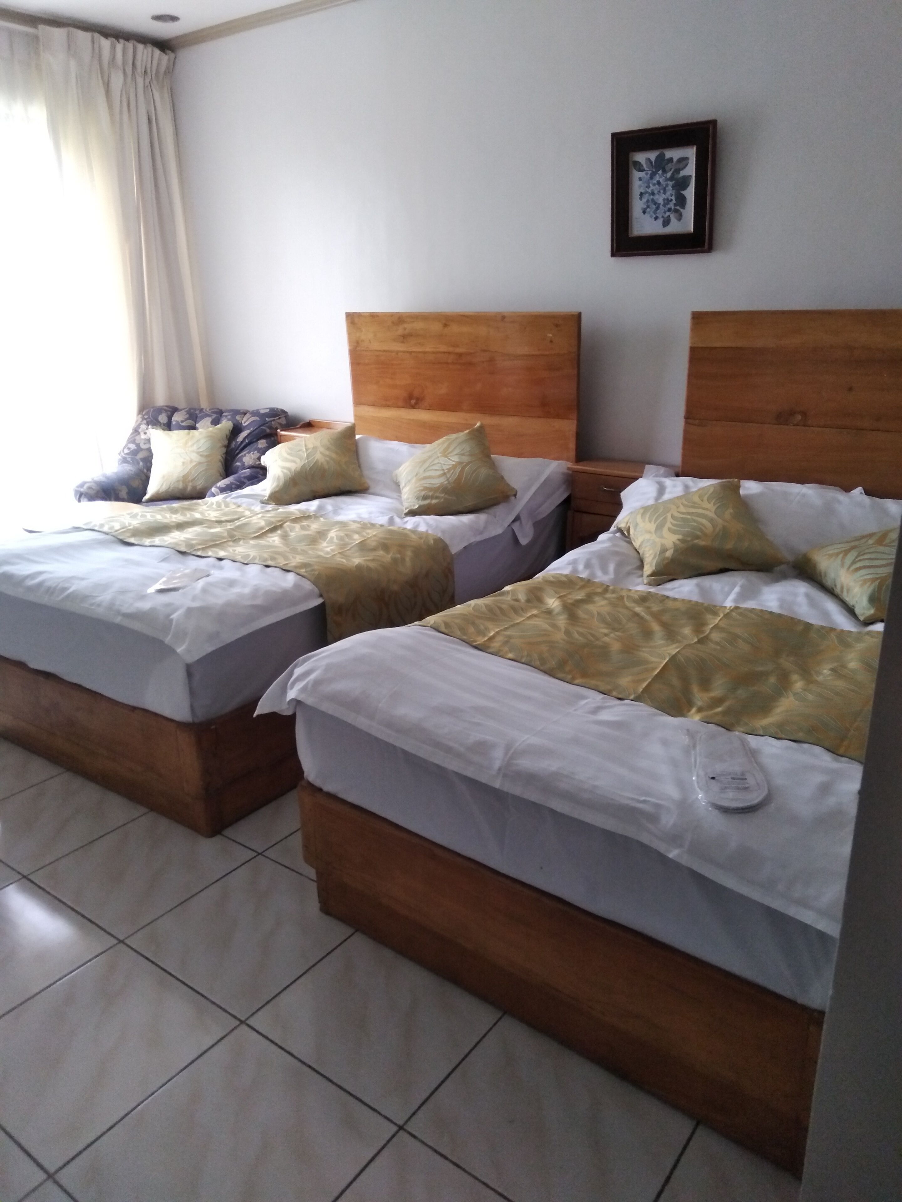 Cubrecamas, wifi gratis y ropa de cama 