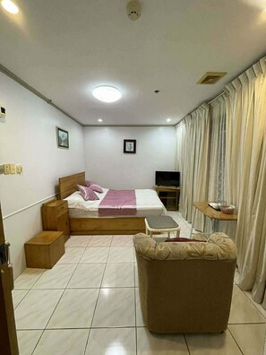 Deluxe Single Room, Balcony, City View | Free WiFi - Dream Garden Hotel (Solano)
