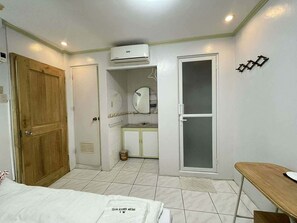 Deluxe Single Room, Balcony, City View | Free WiFi - Dream Garden Hotel (Solano)
