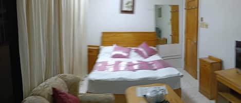 Chambre Simple Deluxe, balcon, vue ville | Wi-Fi gratuit