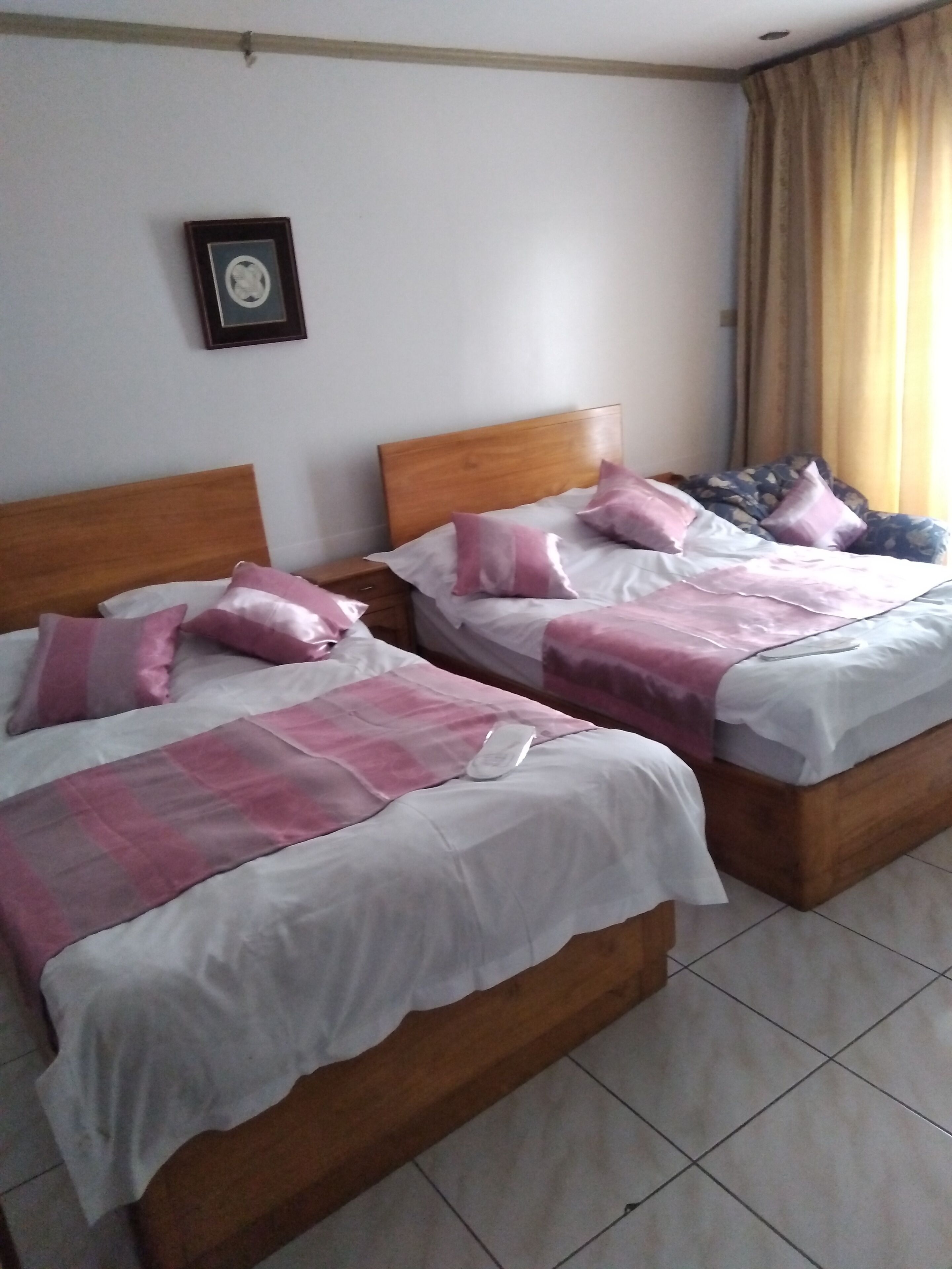 Quarto casal ou duplo família | Edredons de pluma, Wi-Fi de cortesia, roupa de cama