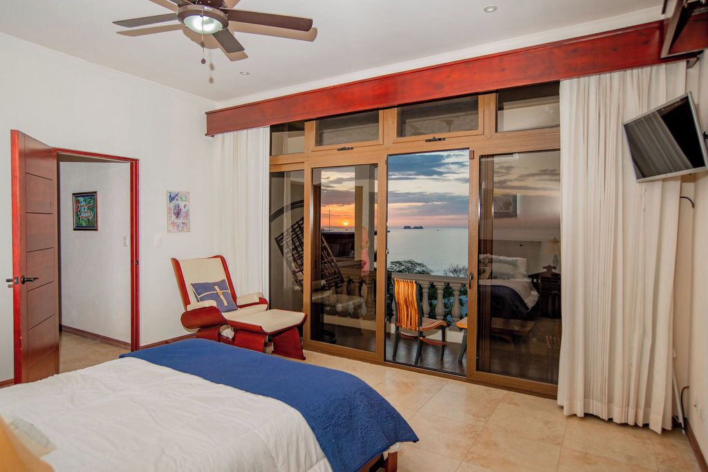 4 quartos, ferros/tábuas de passar roupa, Wi-Fi, roupa de cama