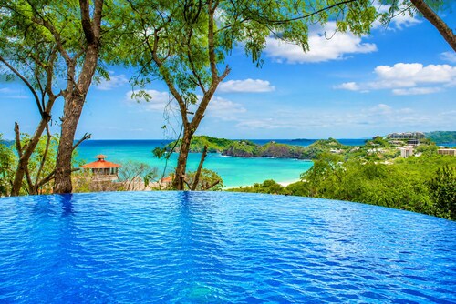 Luxury Gated Hilltop Villa-Ocean & Marina Views-Infinity Pool-Casita-Golf Cart