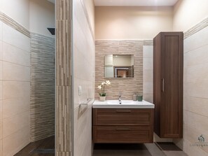 Bathroom - Sunset Boutique Apartment Living4malaga (Malaga)