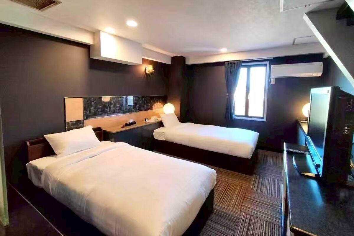 Basic Twin Room | In-room safe, iron/ironing board, free WiFi