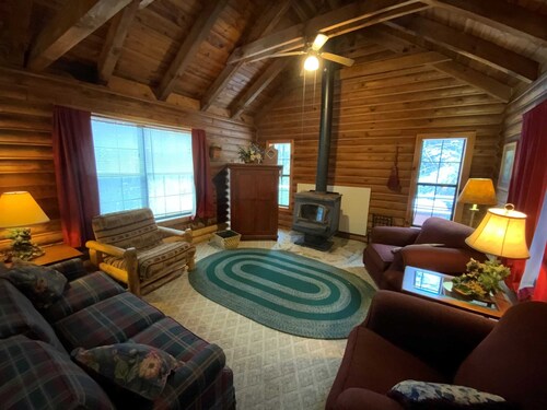 Dreams End Woodcliff Cabin