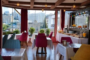 Free daily buffet breakfast  - Old Town Hotel (Baku)