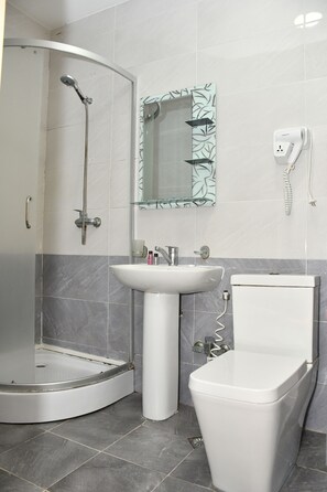 Classic Double Room, City View | Bathroom | Shower, free toiletries, hair dryer, slippers - Old Town Hotel (Baku)
