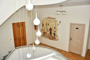 Shower, free toiletries, hair dryer, slippers - Old Town Hotel (Bakı)
