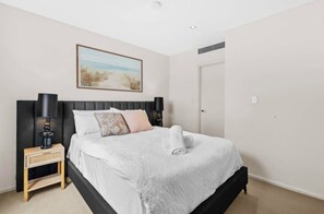 2 chambres, fer et planche à repasser, Wi-Fi, draps fournis