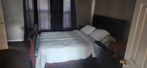 2 Master bedrooms condo with Two walk in Closets and half bath main floor