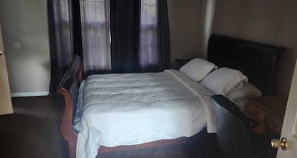 2 Master bedrooms condo with Two walk in Closets and half bath main floor