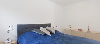 Quiet apartment right next to the vineyards close to the city