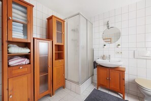 Bathroom - Vrbo Property (Landau in der Pfalz)