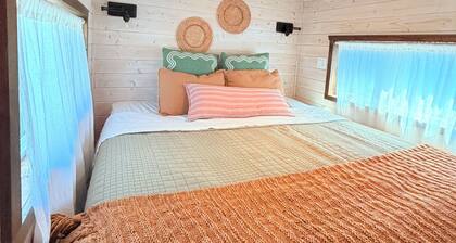 Lovely 2-bedroom tiny home on wheels with AC in Moab