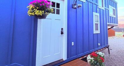 Lovely 2-bedroom tiny home on wheels with AC in Moab