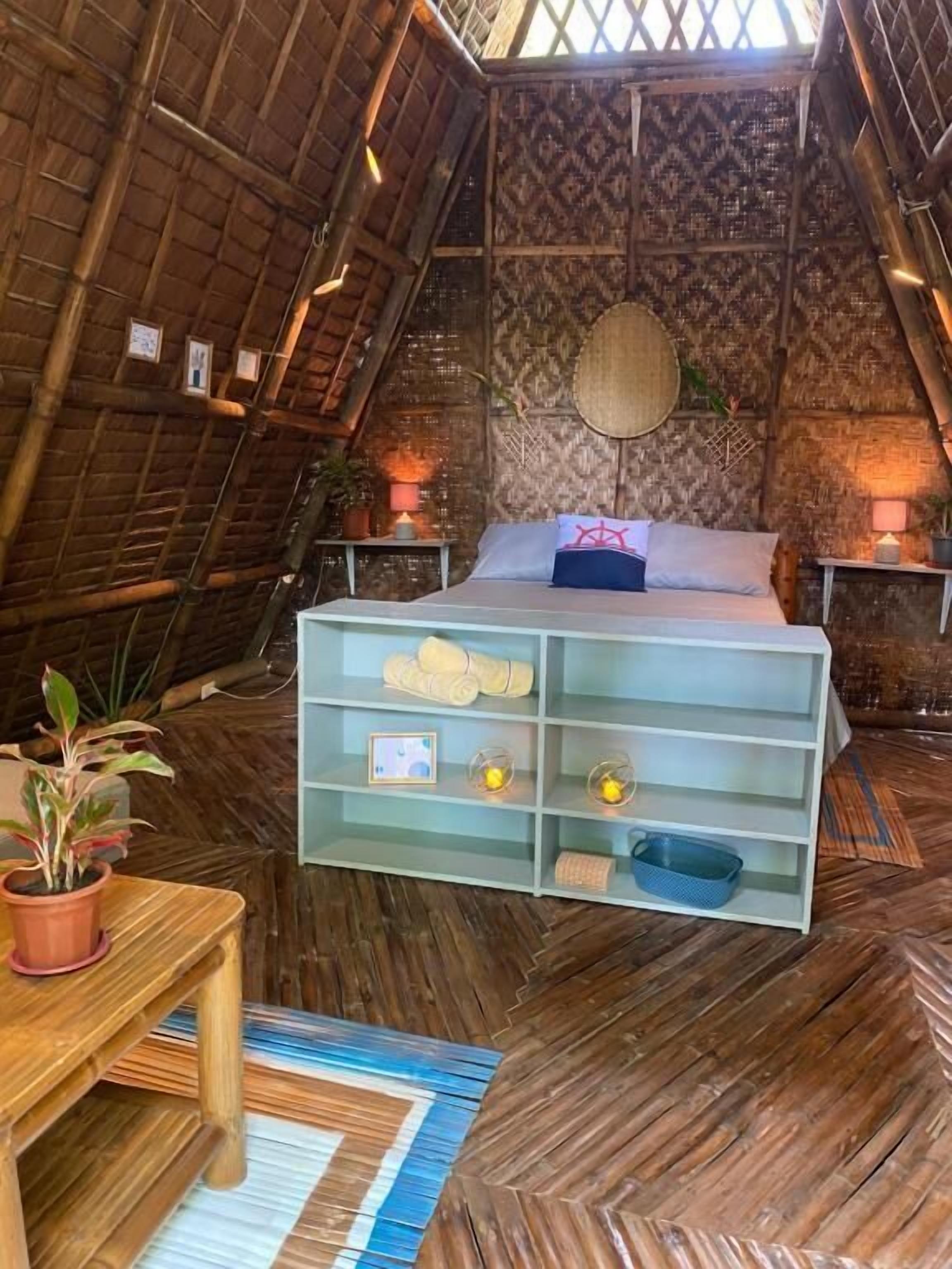 Deluxe kamer, uitzicht op de binnenplaats | Een strijkplank/strijkijzer, gratis wifi
