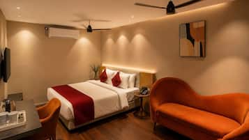 Superior Room, 1 King Bed, Non Smoking | In-room safe, desk, laptop workspace, iron/ironing board