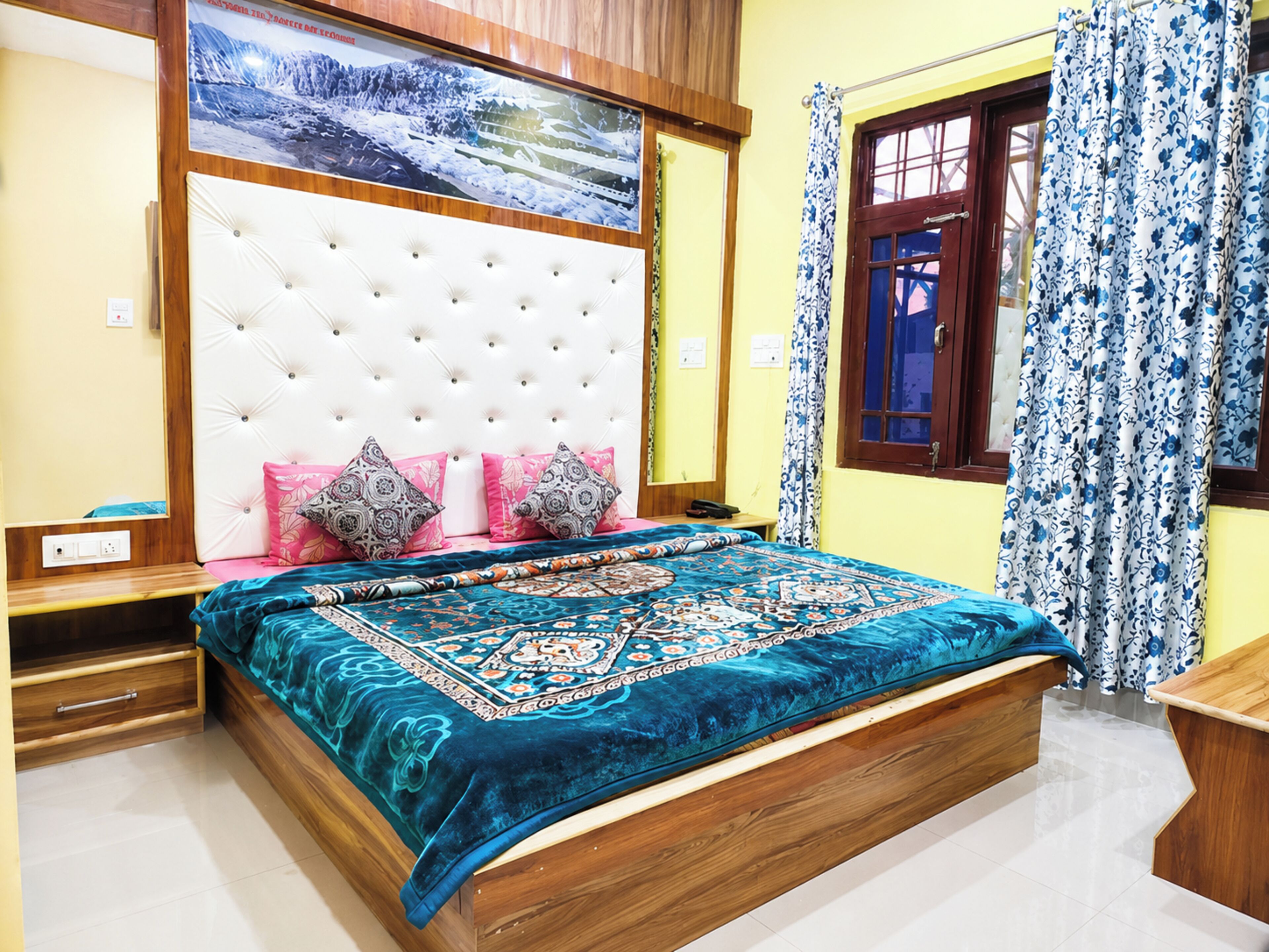 Hypo-allergenic bedding, desk, soundproofing, free WiFi
