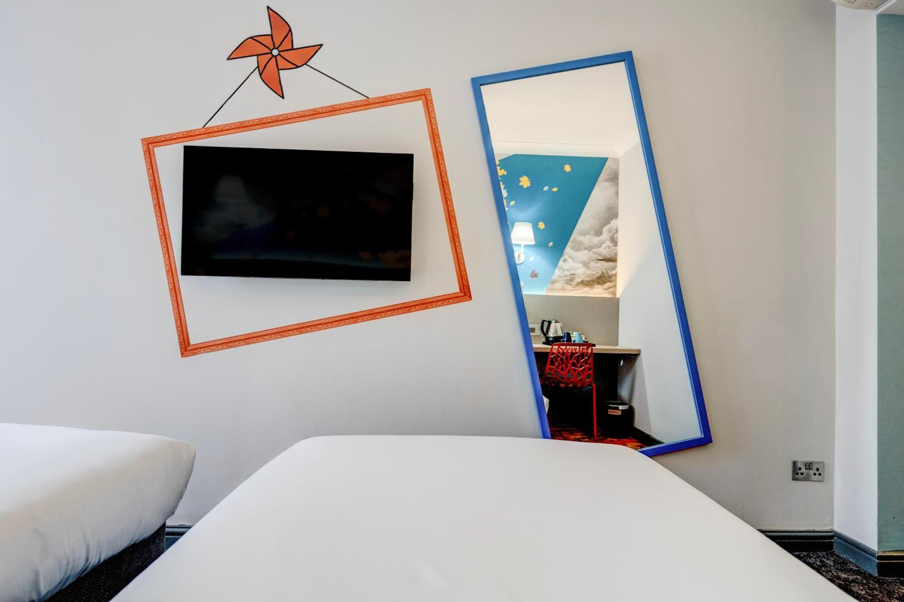 Iron/ironing board, free WiFi, bed sheets, wheelchair access