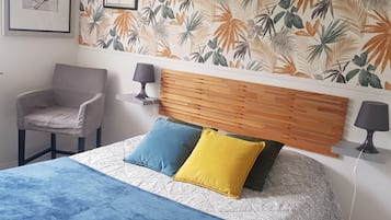Iron/ironing board, WiFi, bed sheets