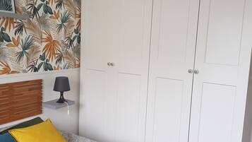 Iron/ironing board, WiFi, bed sheets