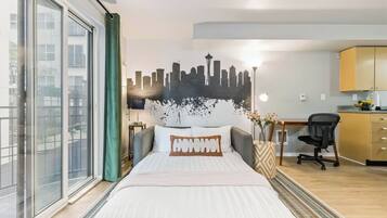 Iron/ironing board, internet, bed sheets