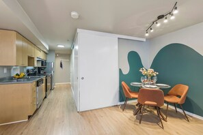 Dining - Cozy 1 BR Condo ~ Space Needle ~ 99 walk score with AC and fitness room (Seattle)