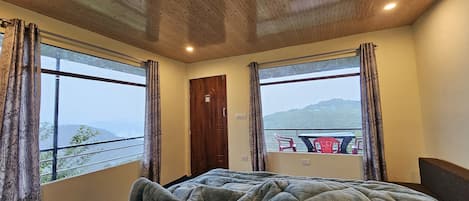 Habitación doble, balcón, vista a la montaña | Interior