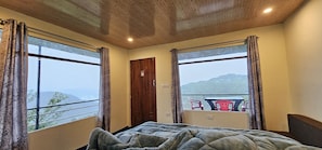 Habitación doble, balcón, vistas a la montaña | Interior