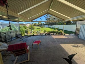 Terrace/patio - The Hillwood Manor - Huge 5BR House Minutes to Jervis Bay & Huskisson (Old Erowal Bay)